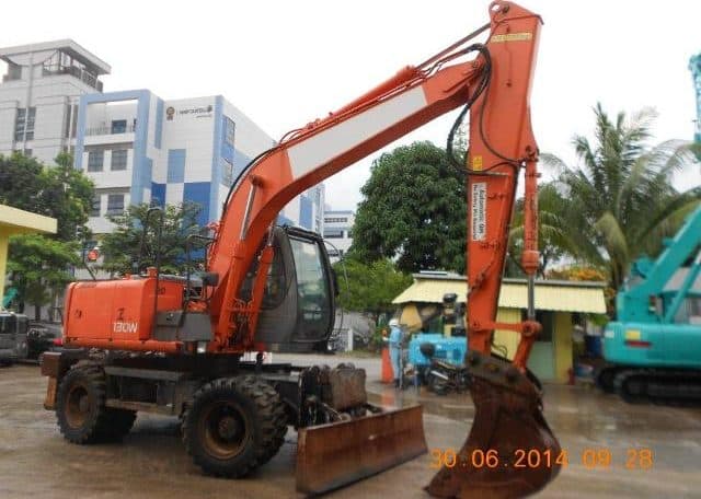 Hitachi ZX130 Wheel Excavator, photo 5