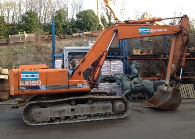 Hitachi EX150-1 Crawler Excavator, photo 3