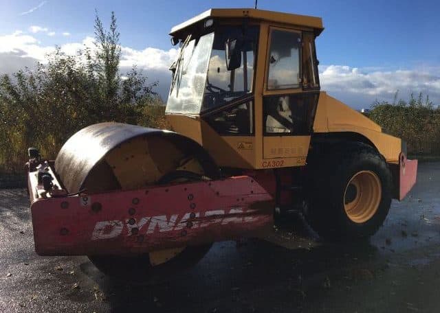 Dynapac CA302D Year: 1998 Single Drum Compactor with CAB, photo 5
