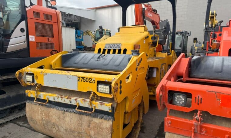 Sakai SW652 Tandem Roller Year: 2009