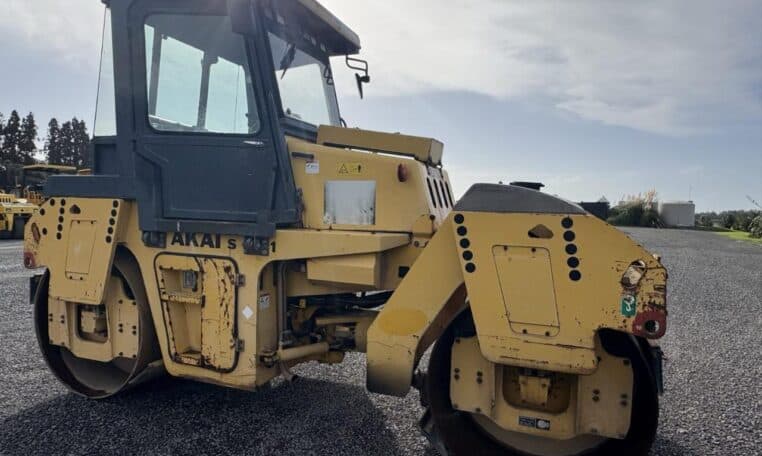 Sakai SW651 Tandem Roller Year: 2005