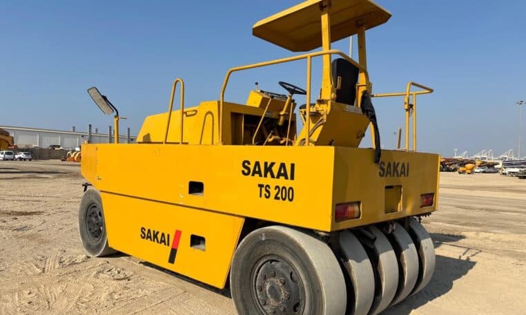Used Sakai TS200 Pneumatic Tire Roller for Sale | Road Compactor in Good Condition, photo 2