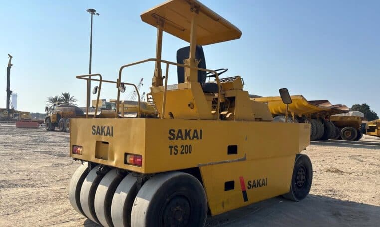 Used Sakai TS200 Pneumatic Tire Roller for Sale | Road Compactor in Good Condition, photo 3