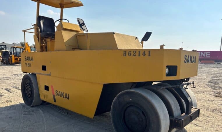Used Sakai TS200 Pneumatic Tire Roller for Sale | Road Compactor in Good Condition, photo 4